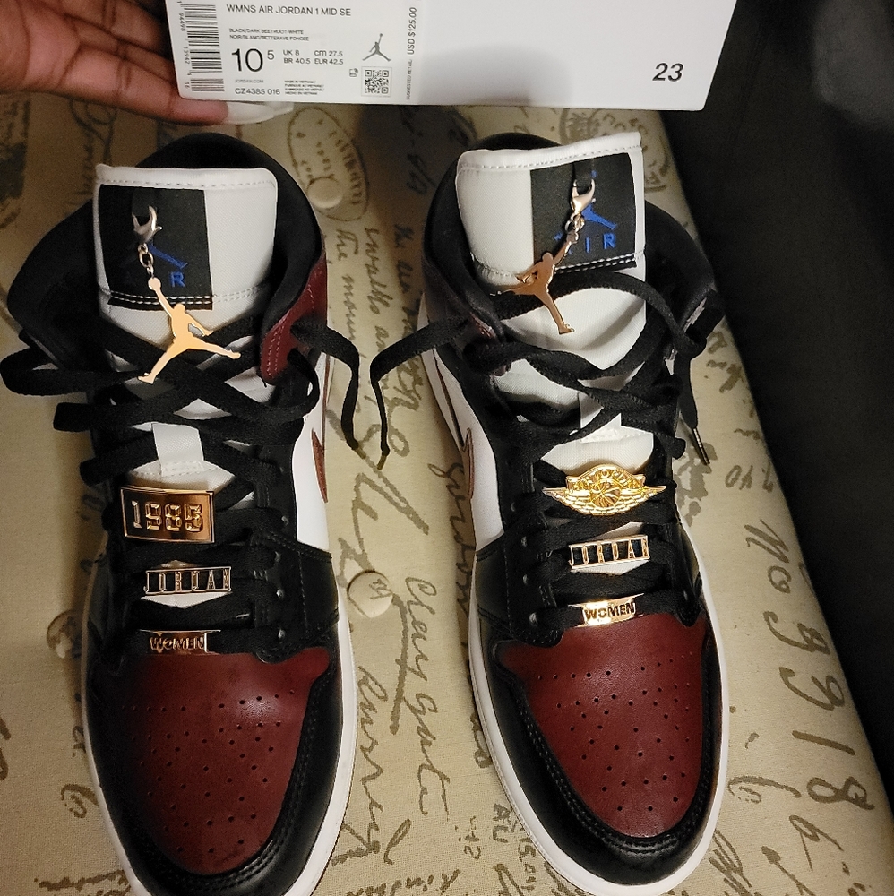 Women Air Jordan 1 MID SE (black, white, dark beetroot).